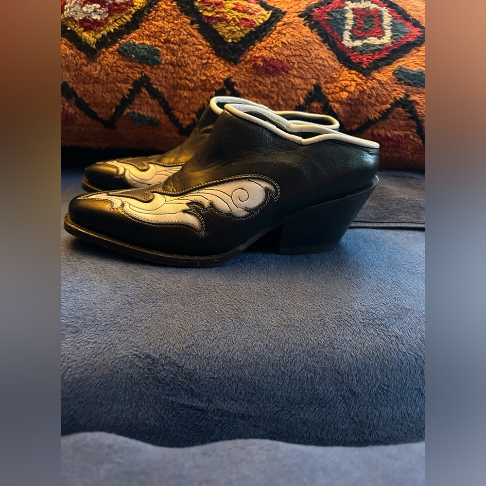 John Fluevog mule in very good condition size 6.5.